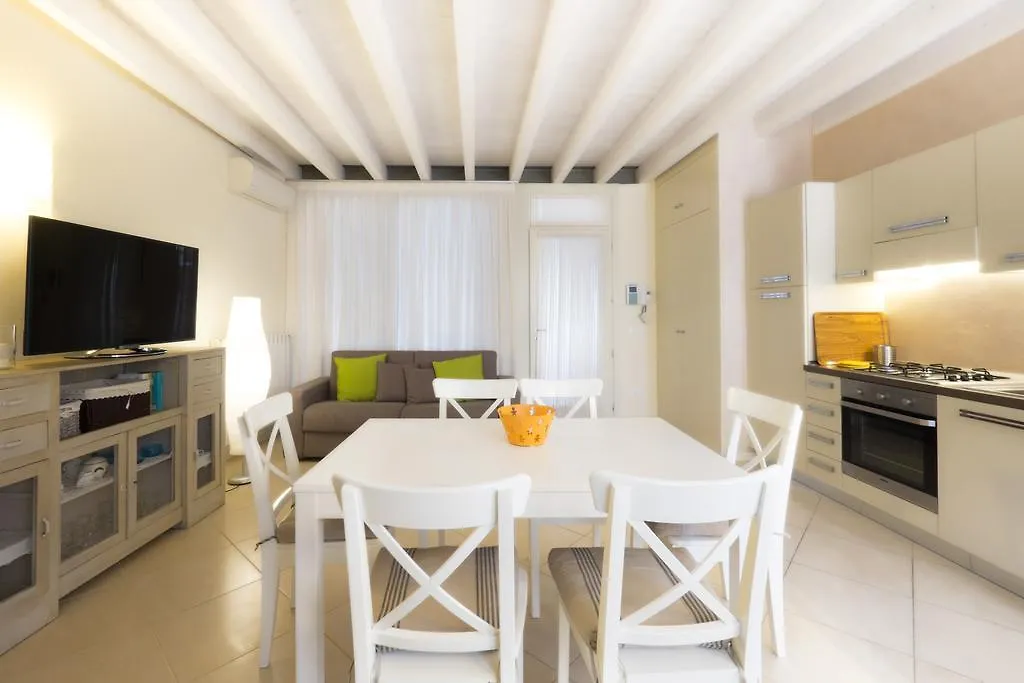 Corte Elvira Διαμέρισμα Manerba del Garda 0*,